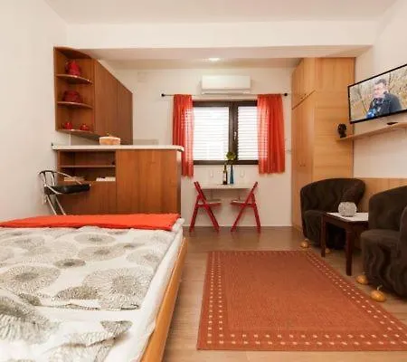 Centar 1 Private With Ensuite And Kitchenette * Σπλιτ