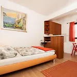Centar 1 Private With Ensuite And Kitchenette Apartment Split