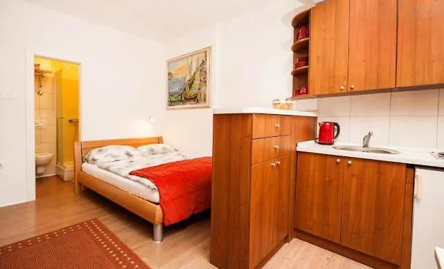 Centar 1 Private With Ensuite And Kitchenette * Split